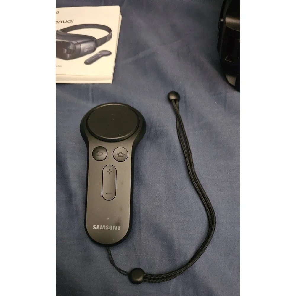 Samsung Gear VR with Controller Black Smartphone VR Headset